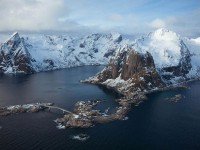 欧乐影视读前先打问号：先看镜头是不是只给一面，再删掉情绪词（写作也能用）